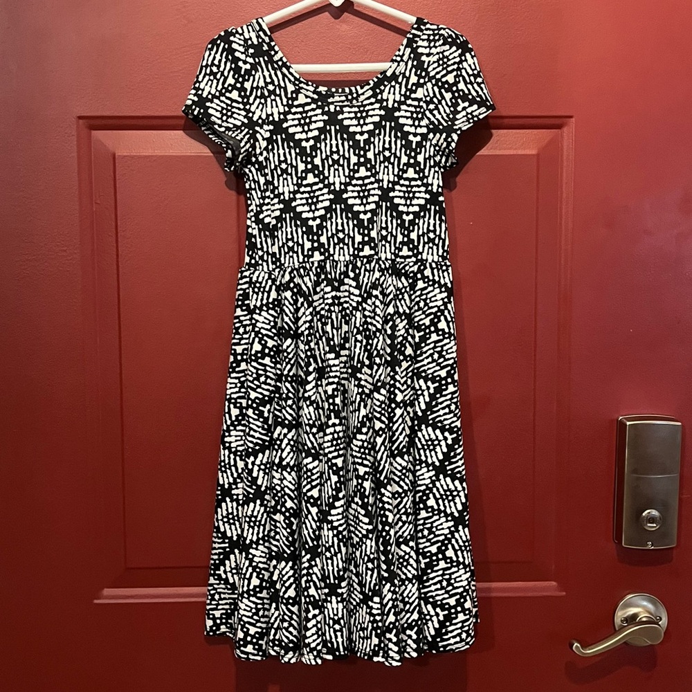 Girl's LuLaRoe Black and White Pattern Short-Sleeve Knee Length Dress